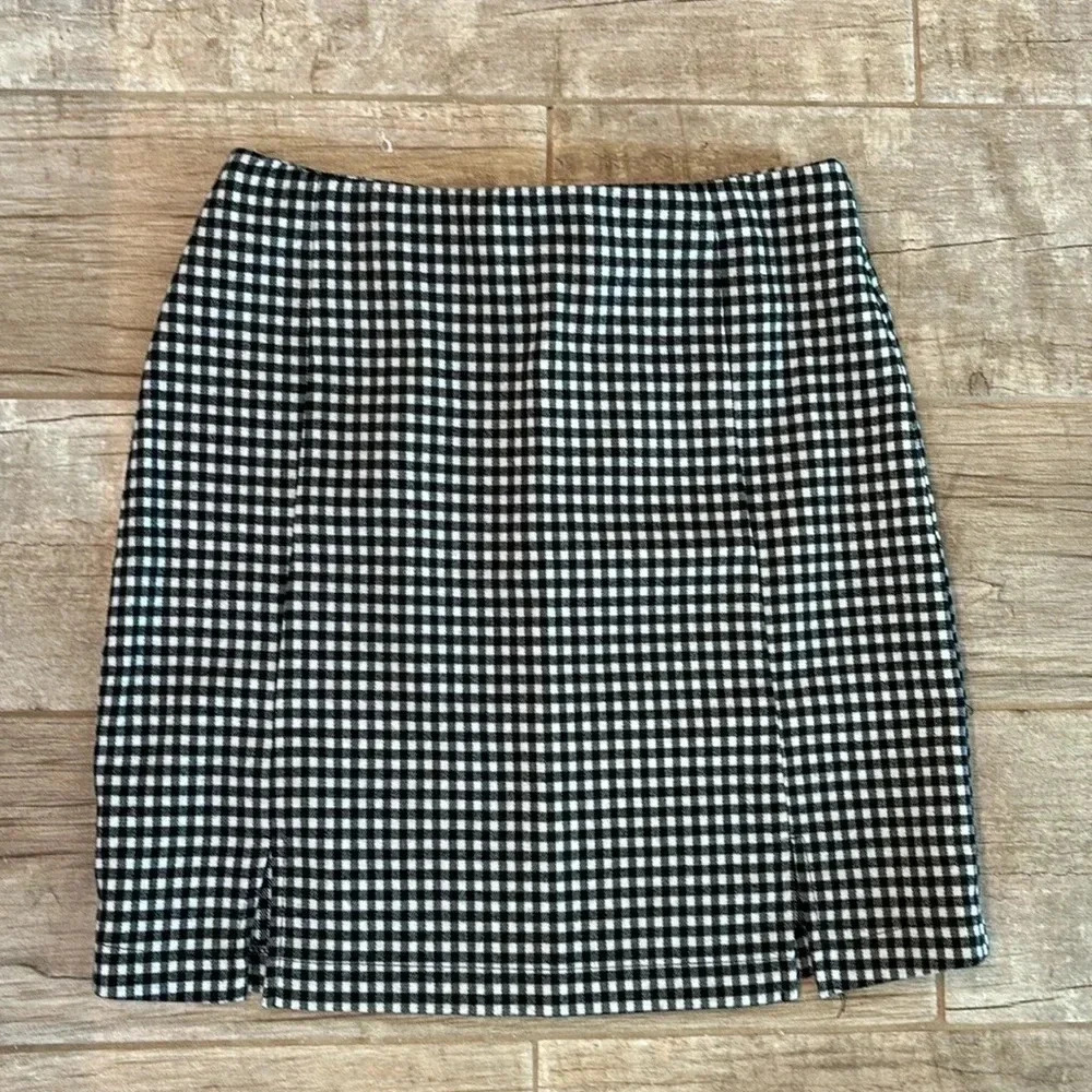 Eyeshadow Plaid Double Slit Mini Skirt with zipper back. Size 1 - Picture 2 of 4